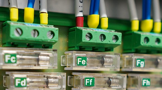 Terminal blocks and fuses in fieldbus application